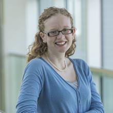 Photo of Dr Naomi Farrington